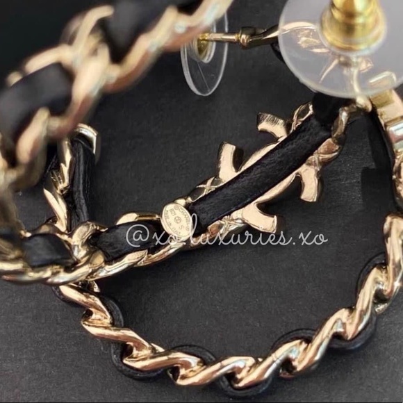 Authentic CHANEL New RECEIPT Turnlock Gold leather black hoop earrings rare GHW - Picture 9 of 10